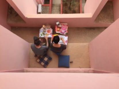 Desayuno en los apartamentos de Bofill.