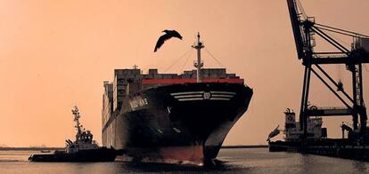 Barcos en el puerto de El Callao (Lima)