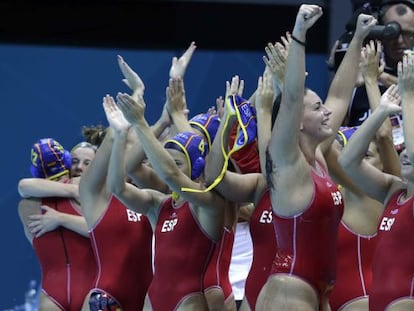 Las jugadoras de Espa&ntilde;a celebran su victoria ante Hungria