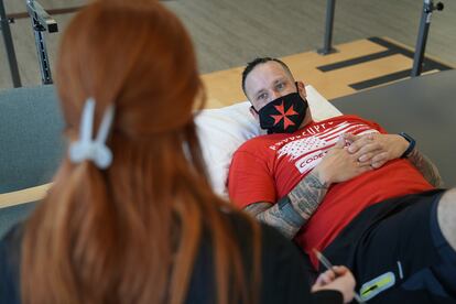 Patient Mike Camilleri works with physical therapist Beth Hughes in St. Louis, Mo., on March 1, 2023