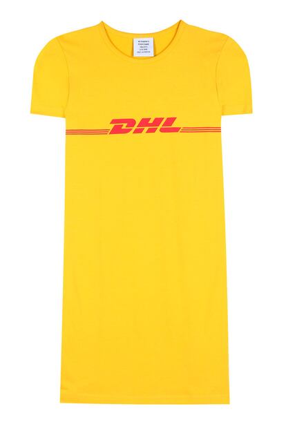 Uno de sus diseños más famosos es la siempre agotada camiseta de DHL. "Nunca nos pudimos imaginar que iba a tener tanta repercusión. La idea surgió por un tema muy recurrente en mi vida. Cada día oía a alguien decir en el estudio: 'El paquete no ha llegado, tenemos que dejar de trabajar con DHL'. Es como si la empresa formase parte de mi vida, así que pensé: '¿por qué no puede formar parte de uno de nuestros desfiles?'", explicó el diseñador. Lo más sorprendente es que los derechos de uso del logotipo fueron adquiridos a cambio 20 camisetas para el personal de DHL. Él vende cada una por unos 250 euros.
