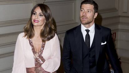 El futbolista Xabi Alonso y Nagore Aramburu este miércoles en Madrid.