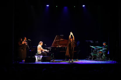 Un momento de la actuación del pianista Dorantes en el festival, con la bailaora Leonor Leal y el baterista Sergio Fargas.