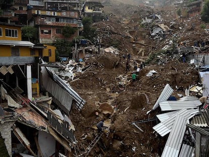 La destrucción causada por las fuertes lluvias en Petrópolis, en imágenes