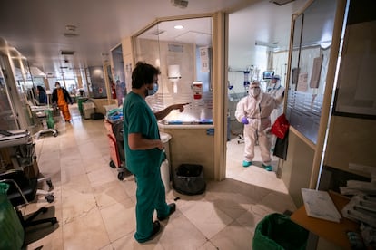 Uma das unidades de pacientes críticos do Hospital Gregorio Marañón, durante a crise do coronavírus. 