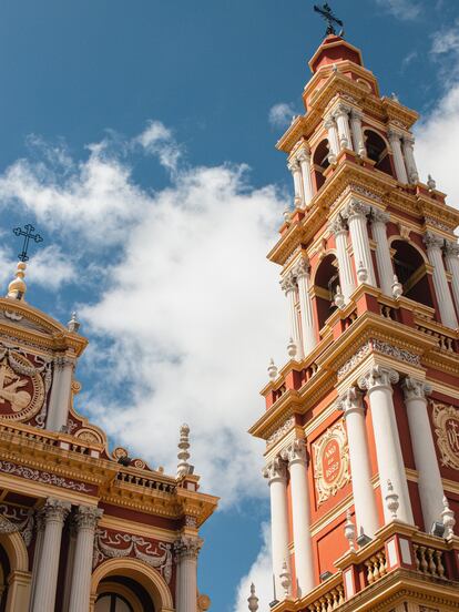 El exterior de la basílica y convento de San Francisco de la ciudad argentina de Salta.