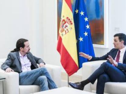 Pedro Sanchez recibe en el Palacio de La Moncloa al lider de Unidas Podemos, Pablo Iglesias.