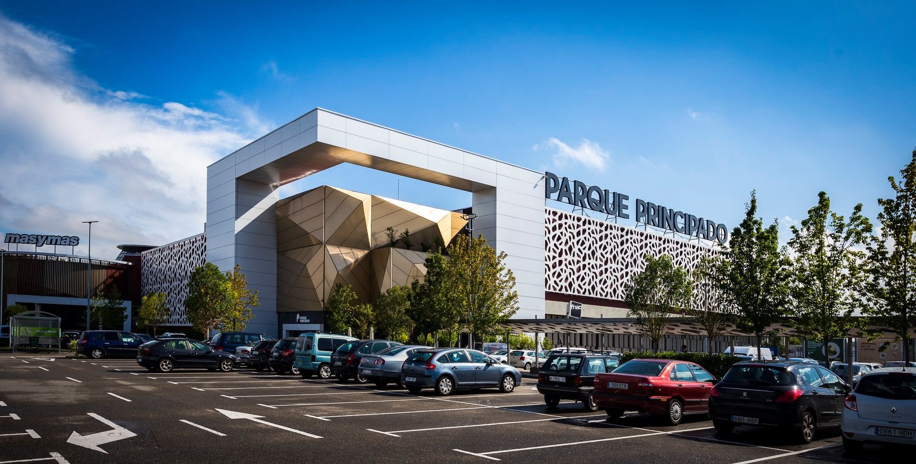 La rica familia alemana Otto pone a la venta el mayor centro comercial de Asturias por 350 millones