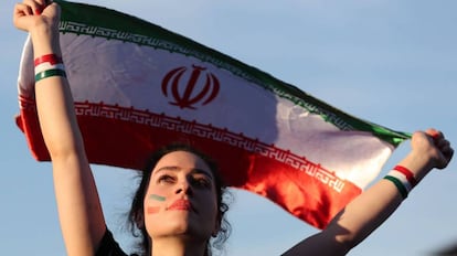 Uma torcedora iraniana durante o jogo entre Irã e Marrocos.
