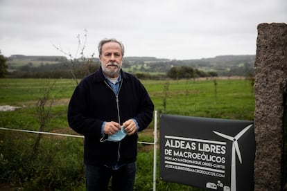 Baldomero Iglesias, en su casa de Xanceda (A Coruña) que se rodeará de aerogeneradores.