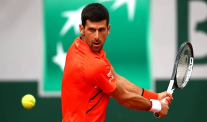 Djokovic, durante el partido contra Struff en París.