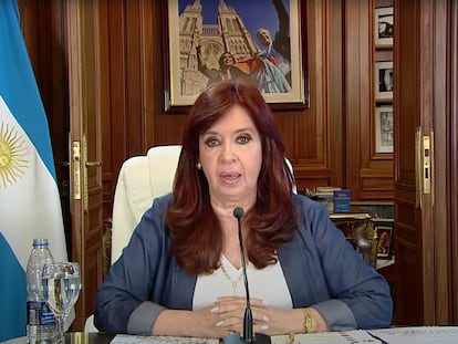 La vicepresidenta de Argentina, Cristina Fernández de Kirchner, durante el discurso que dio en directo a través de su canal de Youtube.