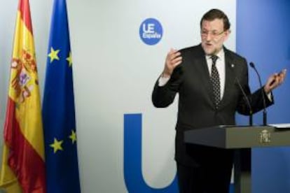 El presidente del Gobierno, Mariano Rajoy, durante la rueda de prensa que ha ofrecido tras asistir a la cumbre de la UE celebrada hoy en la capital belga.