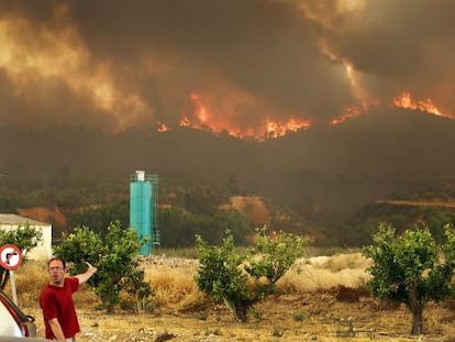 A view of the blaze which started in Cortes de Pall&aacute;s and Andilla, inland from the city of Valencia.
 