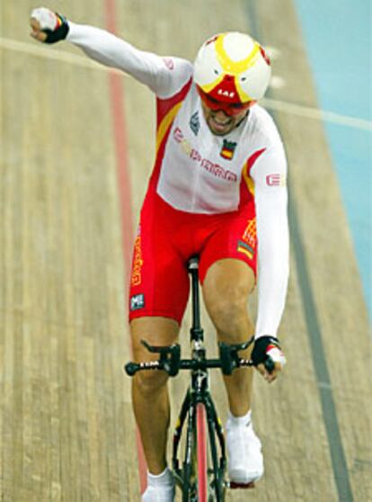 El ciclista español celebra su triunfo en la final B.