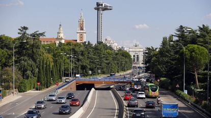 Aspecto que presenta esta tarde la A-6 en el último día de agosto en el que miles de españoles regresan de sus vacaciones.
