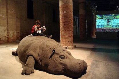 Instalación de la estadounidense Jenifer Allora y el cubano Guillermo Calzadilla, en la Bienal de Venecia.