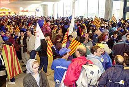 Manifestantes de la Marcha Azul, contarios al PHN, ayer en Bruselas.