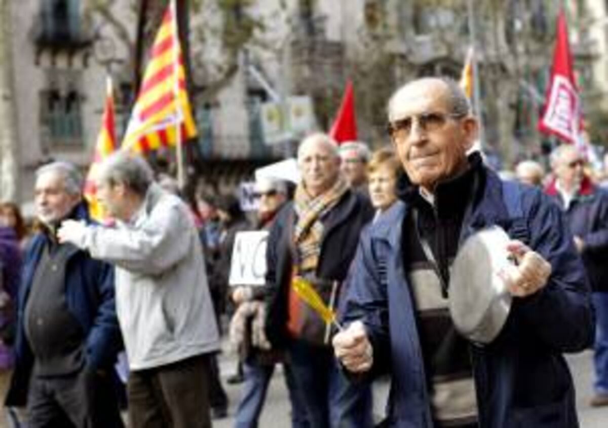 Miles de personas se manifiestan en Andalucía contra los recortes ...