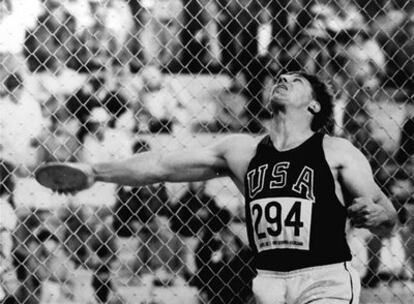 Al Oerter, durante una prueba en los JJ OO de México en 1968