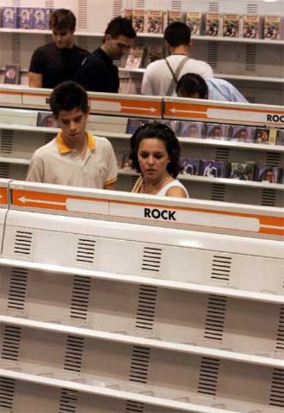 Madrid Rock, en el último día de actividad de la tienda.