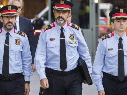 El jefe de los Mossos, Josep Lluis Trapero, en el centro, en su primera declaraci&oacute;n ante la Audiencia Nacional, este 6 de octubre. 