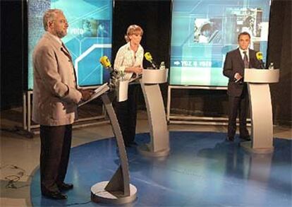 Los tres candidatos a la presidencia de la Comunidad de Madrid, Esperanza Aguire por el PP,  Fausto Fernández por IU y Rafael Simancas, del PSOE, se han enfrentado en el debate <i>Madrid, la batalla final</i> un directo de Localia TV moderado por el periodista Carmelo Encinas.