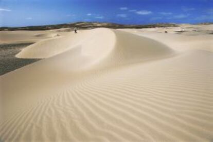 Dunas del desierto de Viana, cerca de la ciudad de Boa Vista, en Cabo Verde.