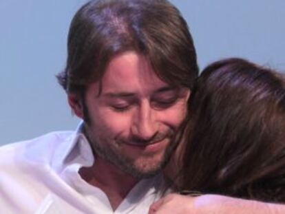 Giorgio Bazzega se abraza a Adriana Faranda.