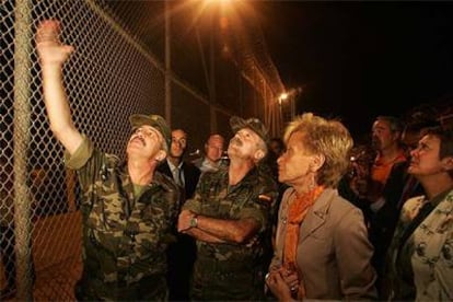 La vicepresidenta, en la frontera de Melilla, a las 00.15 del 6 de octubre.