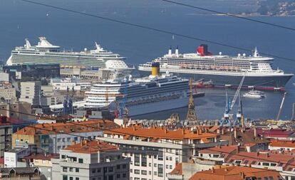 Los trasatl&aacute;nticos en el puerto de Vigo 