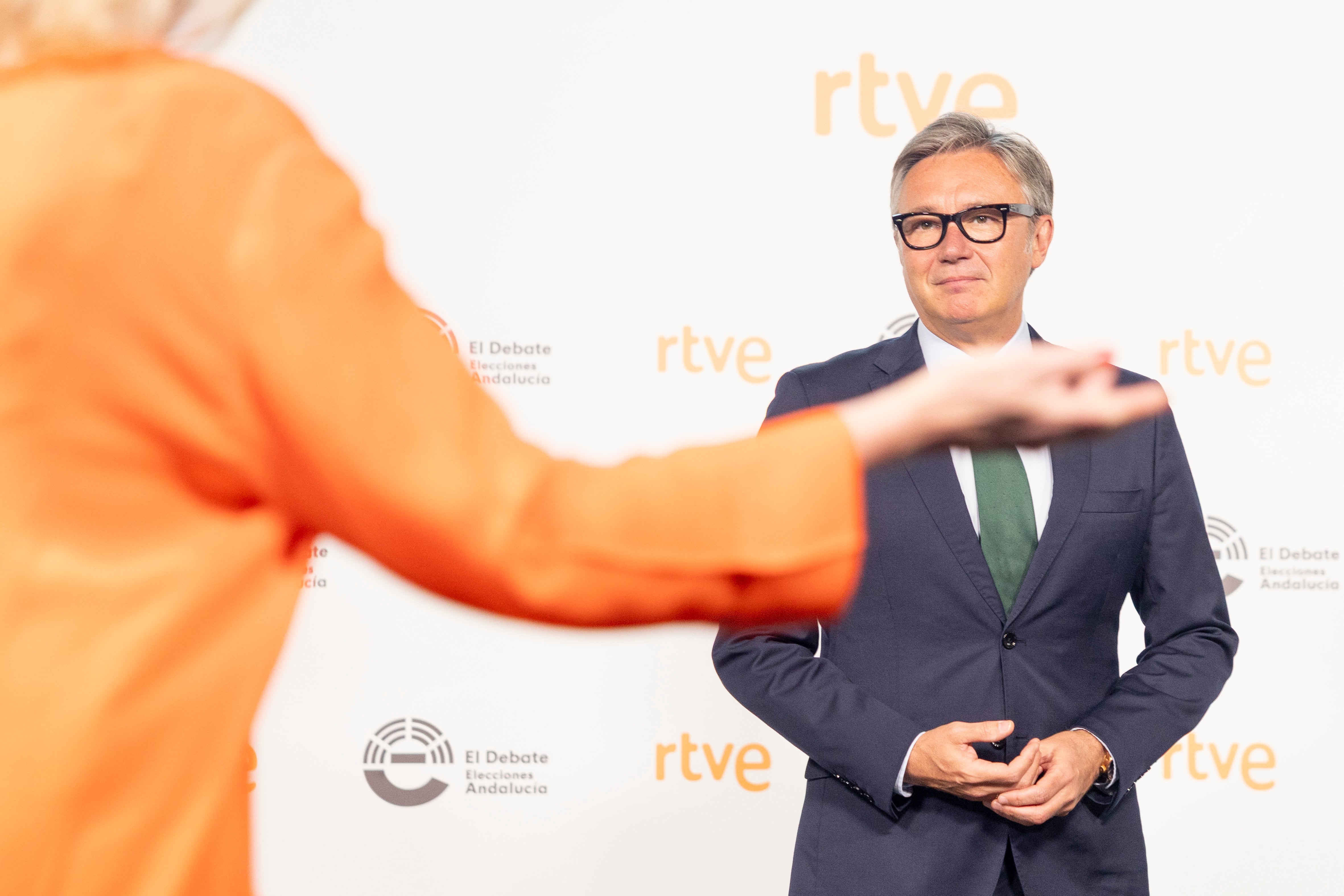 El candidato de Vox, Manuel Gavira, este lunes en RTVE-A en Sevilla. 