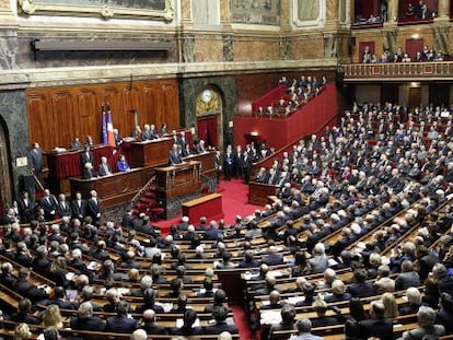 Hollande parla davant l'Assemblea Nacional i el Senat.