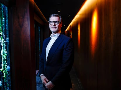 Stephen Daiton, presidente de Barclays Bank Plc, posa tras la entrevista en un hotel de Madrid