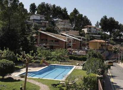 Urbanización El Taió, en Castellví de Rosanes, una de las localidades que más agua consumen.