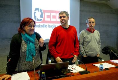 Unai Sordo en el centro entre Mari Cruz Vicente y Ramón Górriz