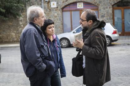 Julià de Jòdar, Anna Gabriel y Antonio Baños en Montesquiu.