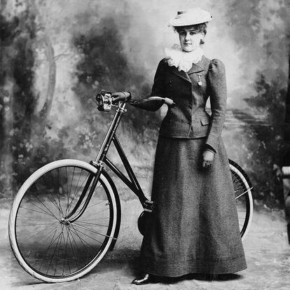 En el Siglo XIX existían argumentos médicos para que la mujer no fuera en bicleta.