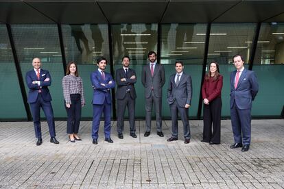 Equipo de Préstamos del Banco Santander, de izquierda a derecha: Agustín Séez, Virginia Marí, Jorge Lozano, Héctor Muñoz,  Iñigo Mengotti, Pablo Trueba, Eugenia Martínez-Simancas y Luis Laínz.