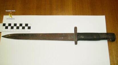 Bayoneta utilizada por un agresor en un centro de salud de Cazalla de la Sierra (Sevilla).