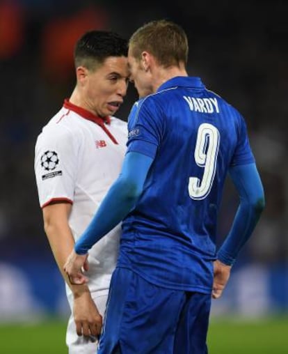 Nasri y Vardy se encaran en la acción que supuso la expulsión del sevillista.