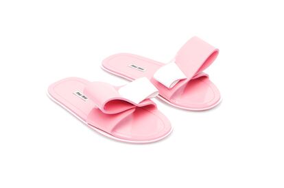 Chancletas de neopreno de Miu Miu. 