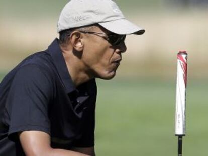 Barack Obama en el club de golf Vineyard en la isla de Martha' s Vineyard (EE UU).