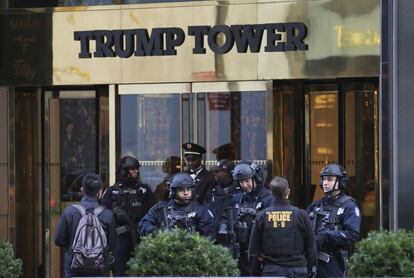 Agentes de seguridad en la Torre Trump de Nueva York, el pasado noviembre