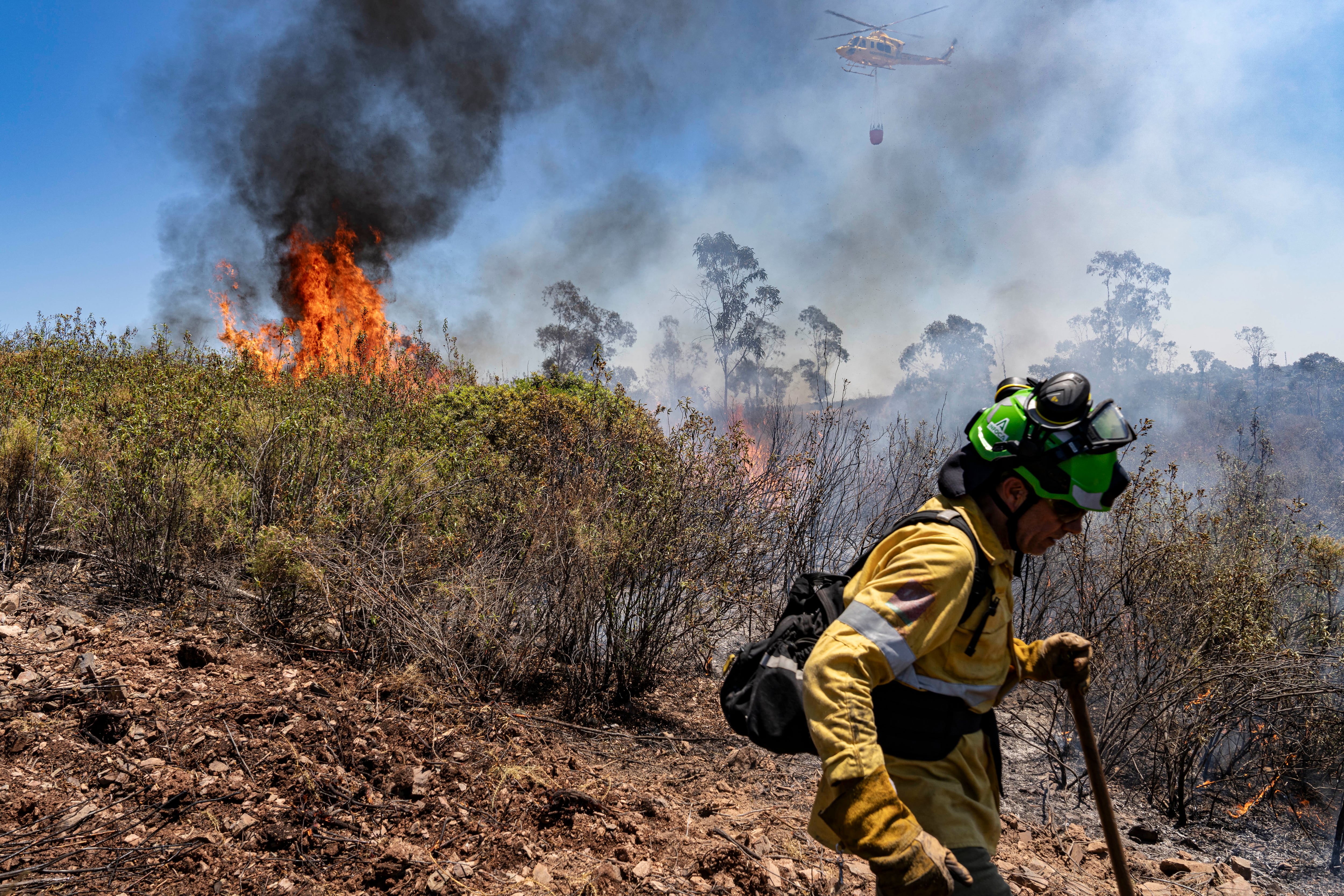 La UME se incorpora a los trabajos para sofocar el incendio de Huelva, que ha quemado más de 3.000 hectáreas