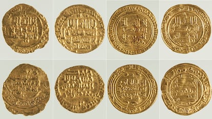 Algunas de las monedas califales localizadas en el Museo Arqueológico Nacional.