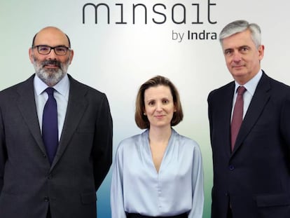 Fernando Abril-Martorell (I), Cristina Ruiz y Javier de Andr&eacute;s. 