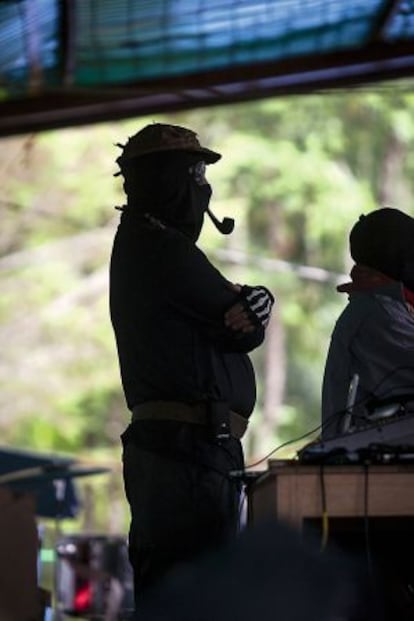 El subcomandante Marcos, fotografiado durante su intervención en Oventic.