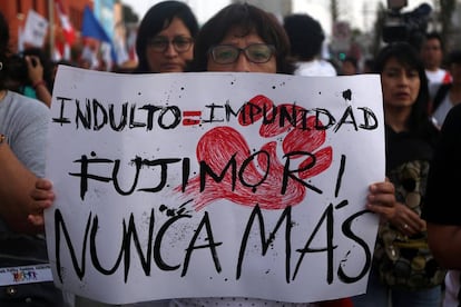 Una mujer en una protesta en Lima, el 11 de enero.