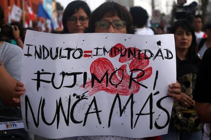 Una mujer en una protesta en Lima, el 11 de enero. 